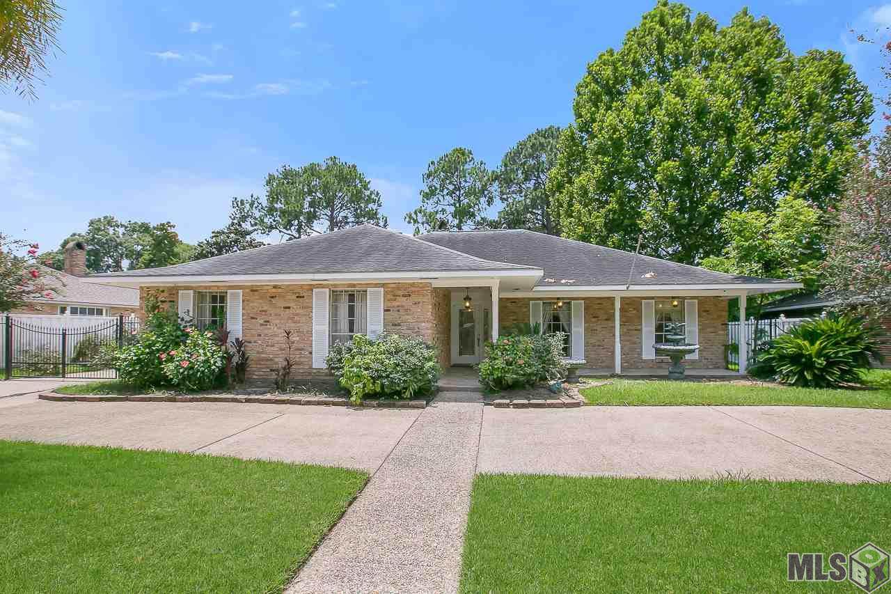 1356 Crescent Dr - Photo 1