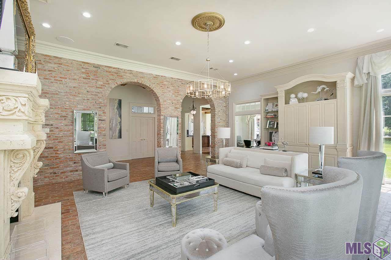 17608 Lakeway Dr - Photo 1