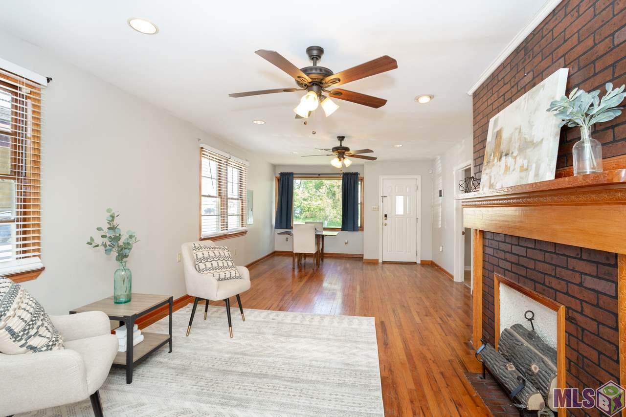 827 Avenue B - Photo 1