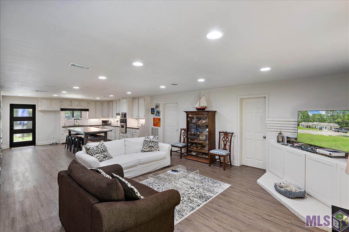 15223 Hooper Rd - Photo 1