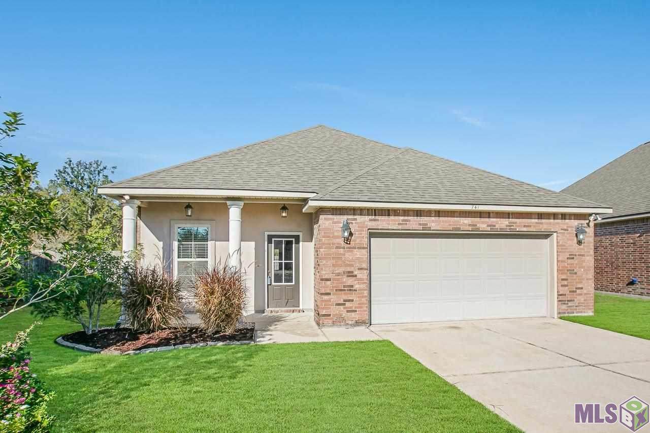 741 Greenwich Dr - Photo 1