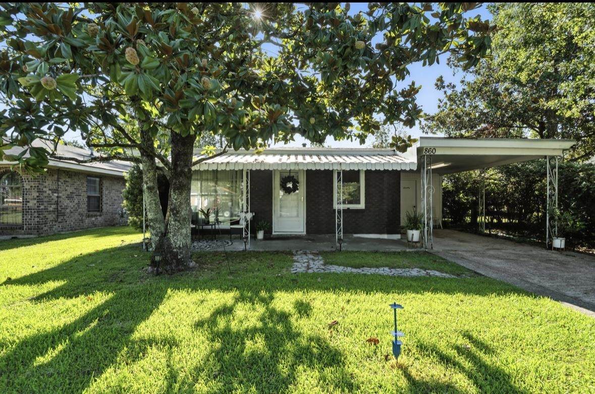 860 Oak St - Photo 1