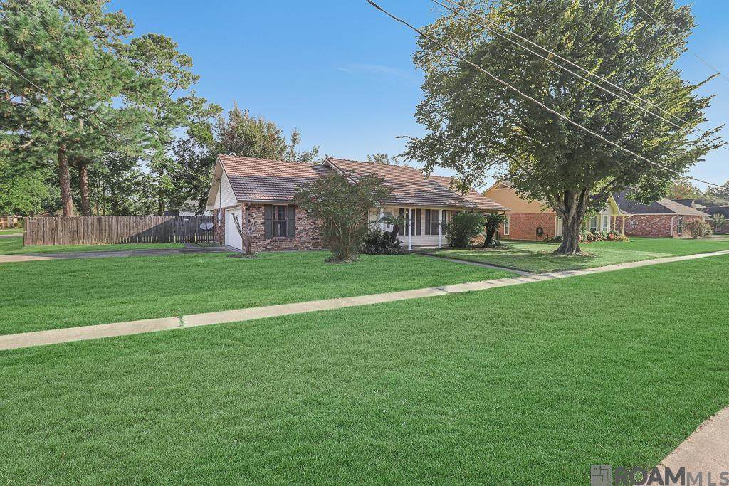 1106 Angela St - Photo 1