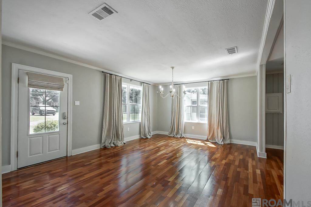 https://bt-photos.global.ssl.fastly.net/batonrouge/orig_boomver_2_2026017981-2.jpg