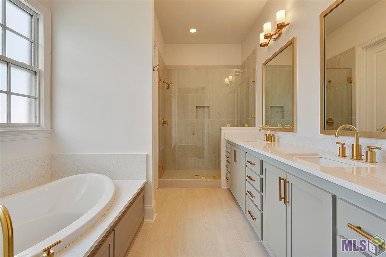5105 Trottoir St - Photo 1
