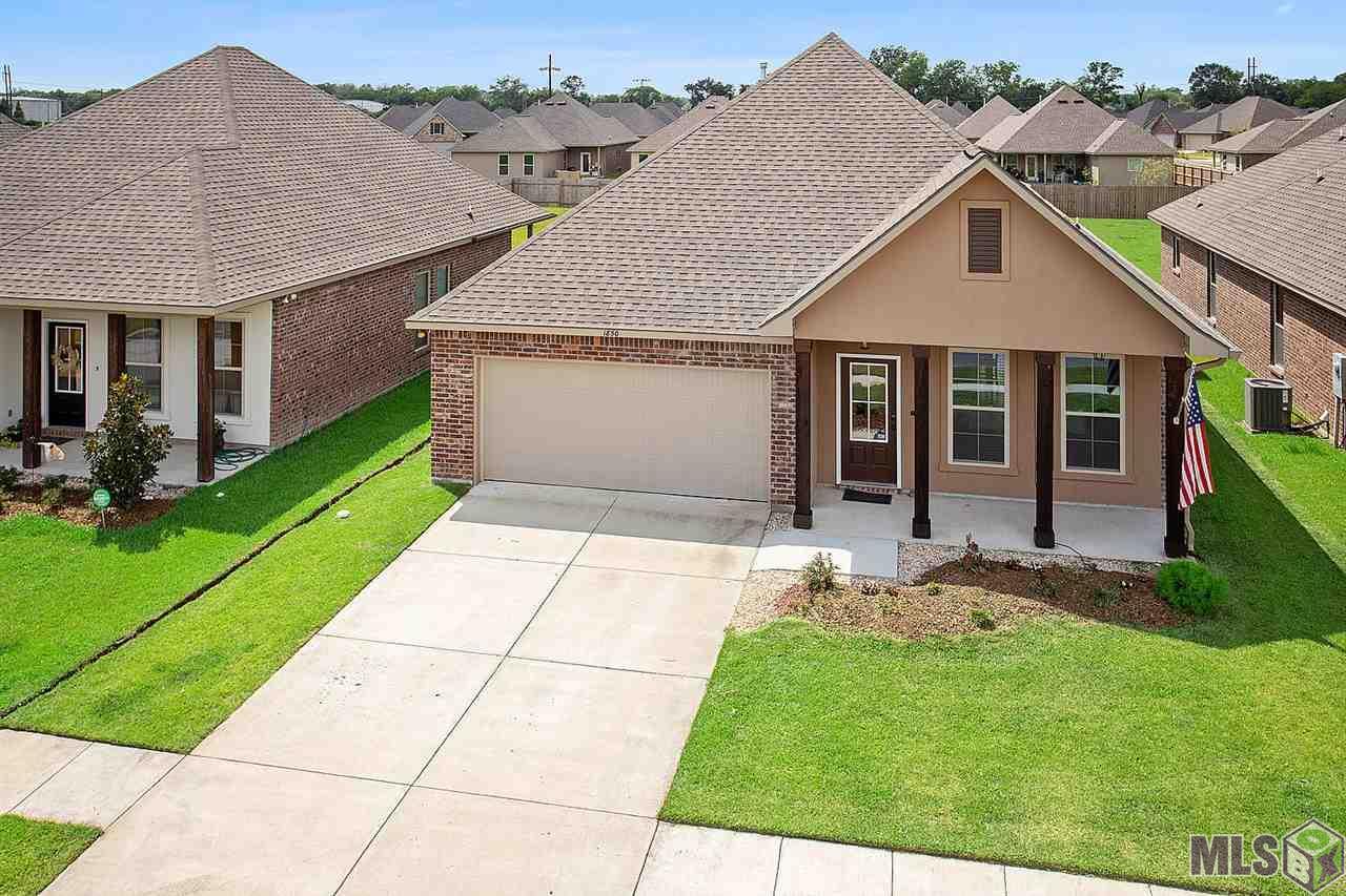 1850 Oakwood Dr - Photo 1