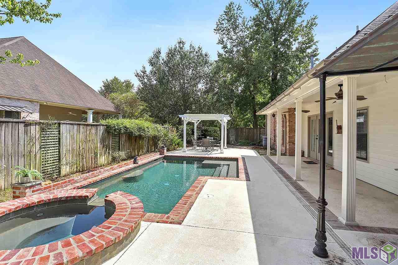2 Hidden Oak Ln - Photo 1