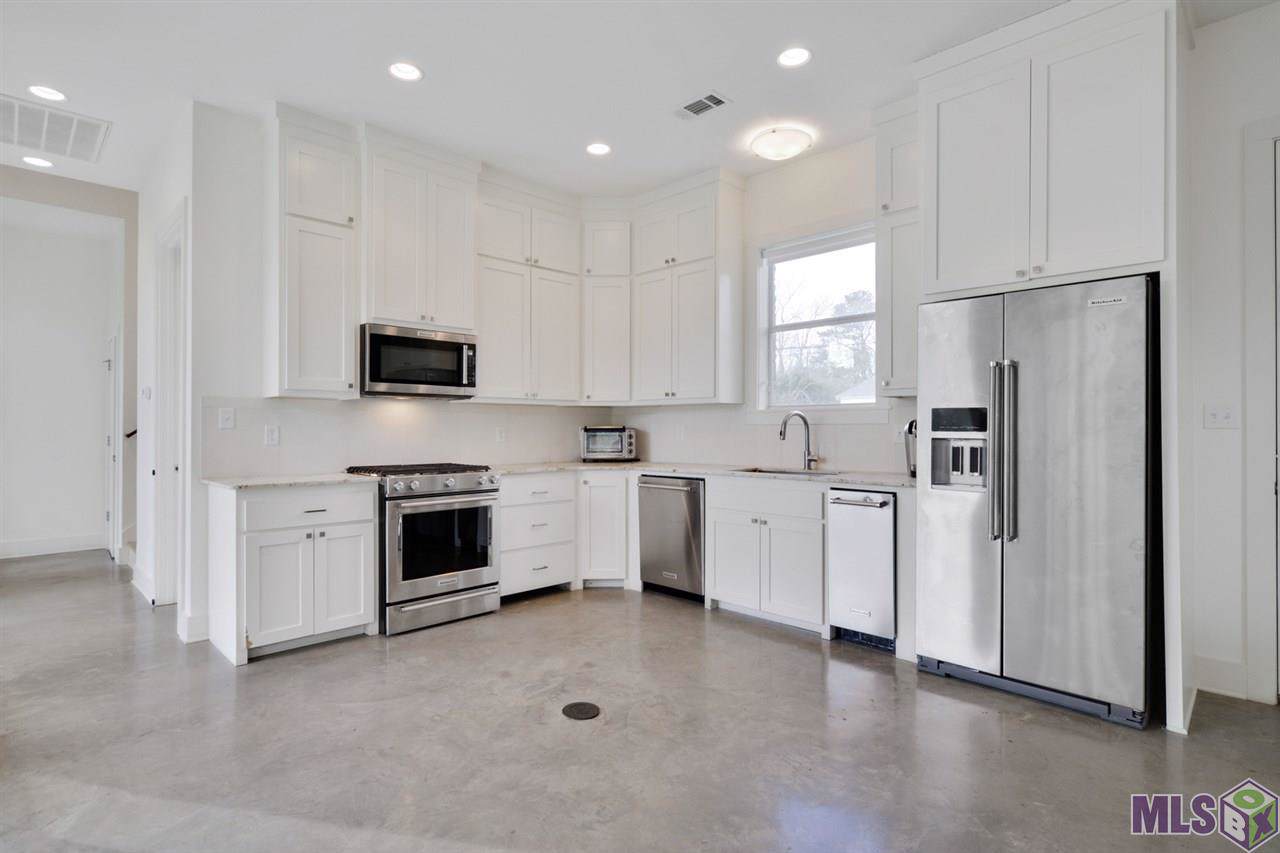 7058 Goodwood Ave - Photo 1