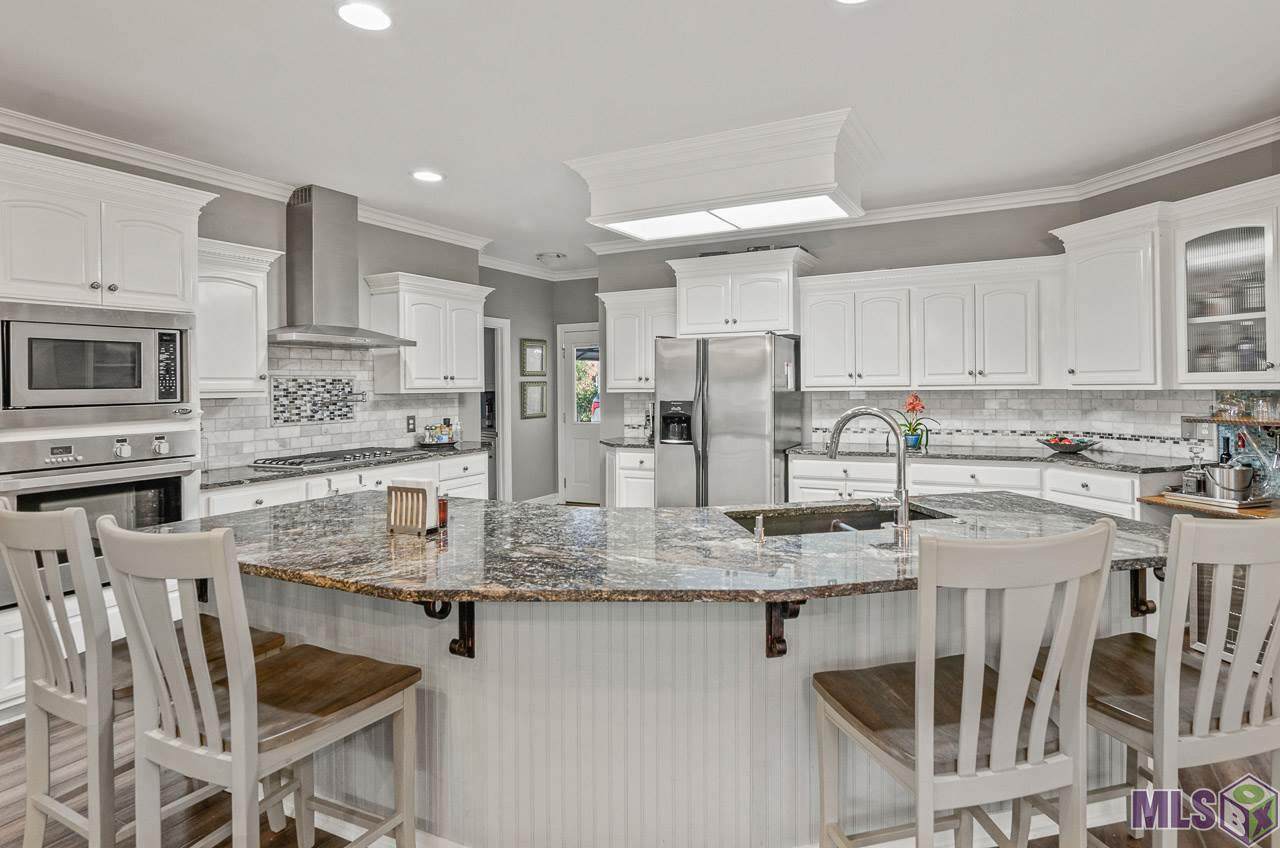 1096 Oak Harbor Dr - Photo 1