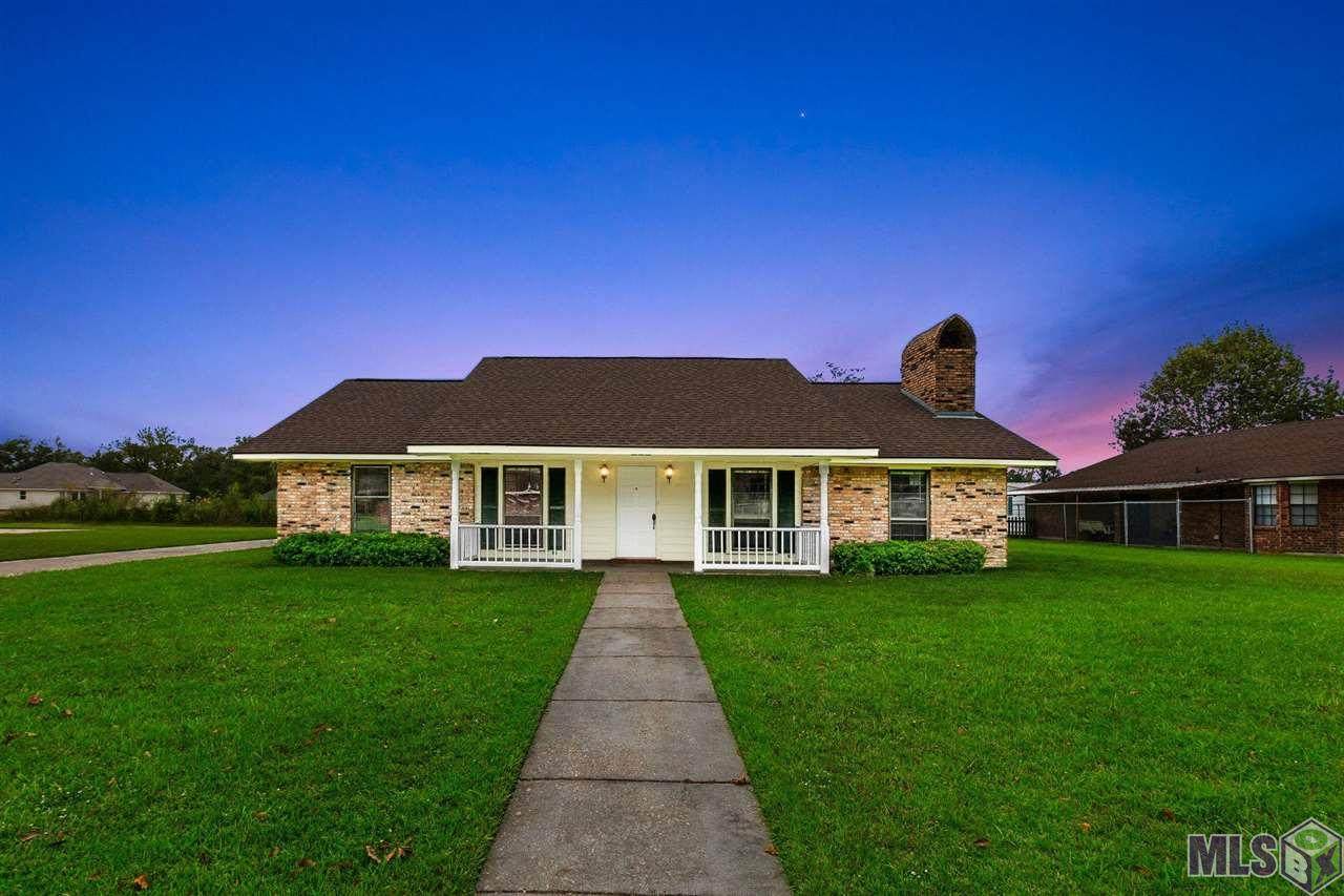 2823 Southwood Ave - Photo 1