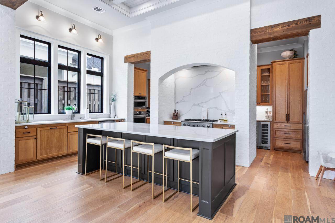 1526 Elm Row - Photo 1