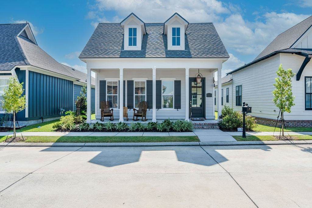 172 Royal Oak Boulevard - Photo 1