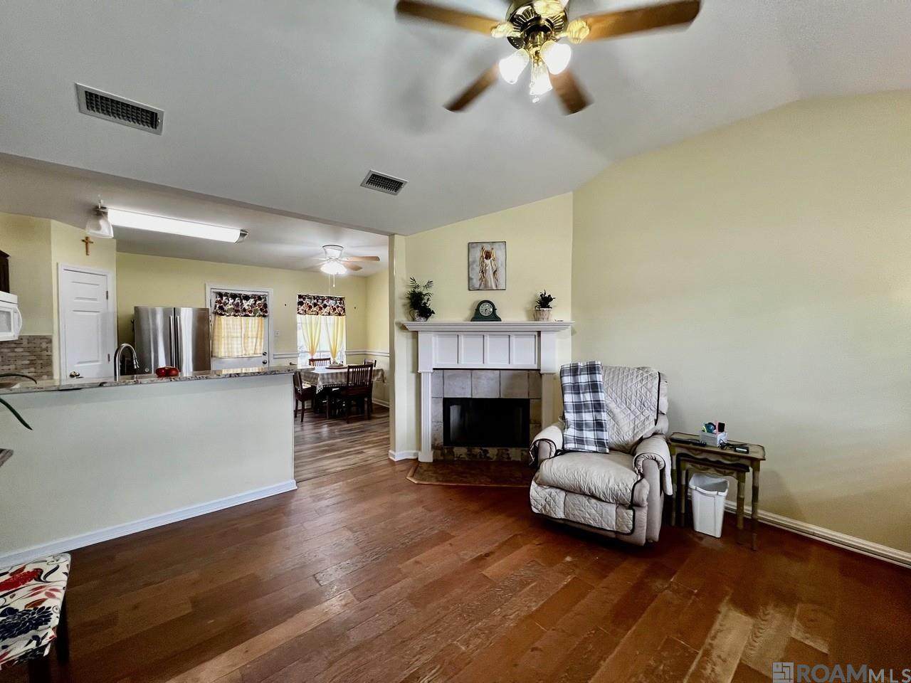 https://bt-photos.global.ssl.fastly.net/batonrouge/orig_boomver_3_2026004174-2.jpg