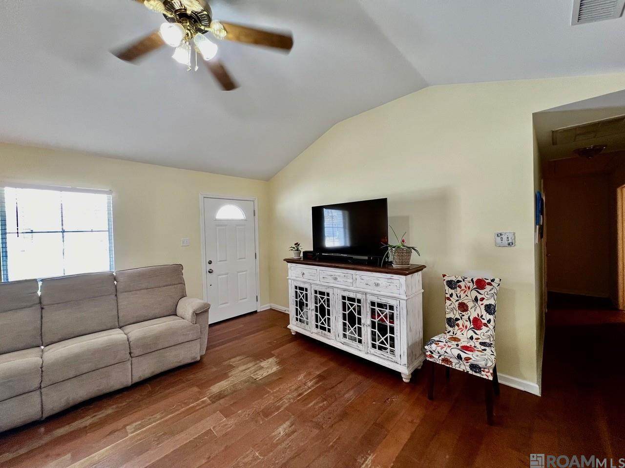 https://bt-photos.global.ssl.fastly.net/batonrouge/orig_boomver_3_2026004174-2.jpg