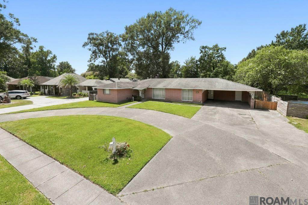 780 Sherwood Forest Blvd - Photo 1