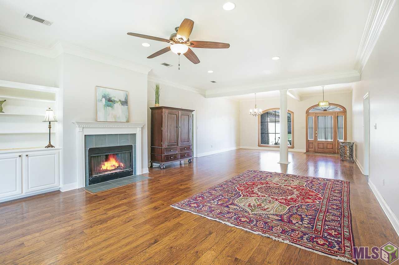 114 Charter Ridge Ct - Photo 1