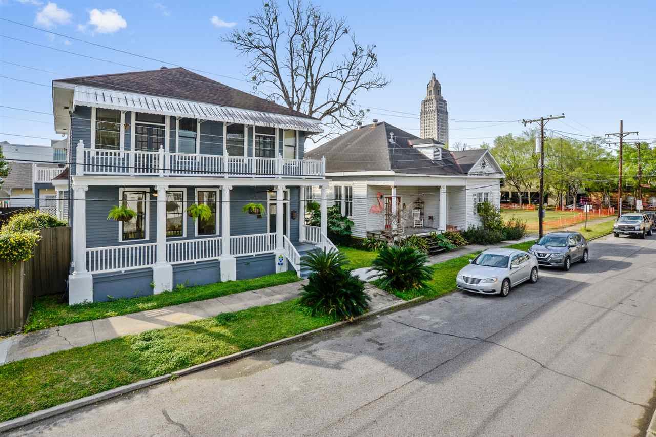 711 6TH ST - Photo 1
