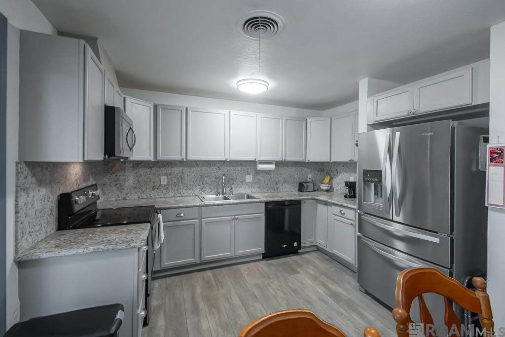 3866 Pasadena Dr - Photo 1