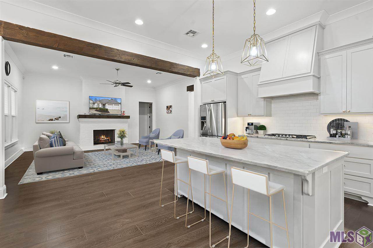 1136 Club Place - Photo 1