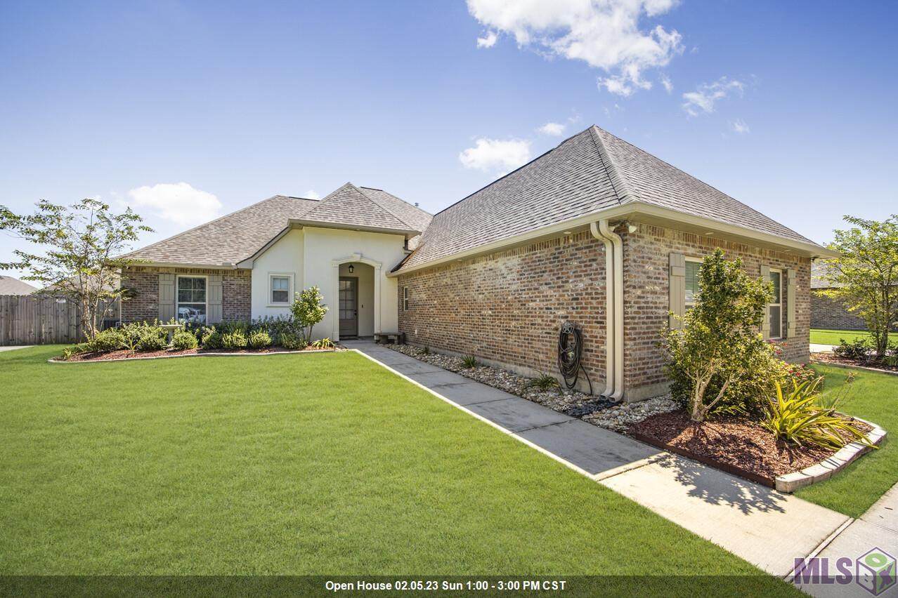 8818 Greenleaves Dr - Photo 1