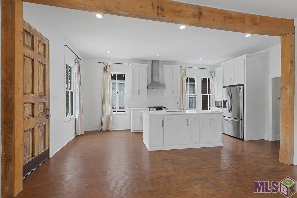 355 Napoleon St - Photo 1