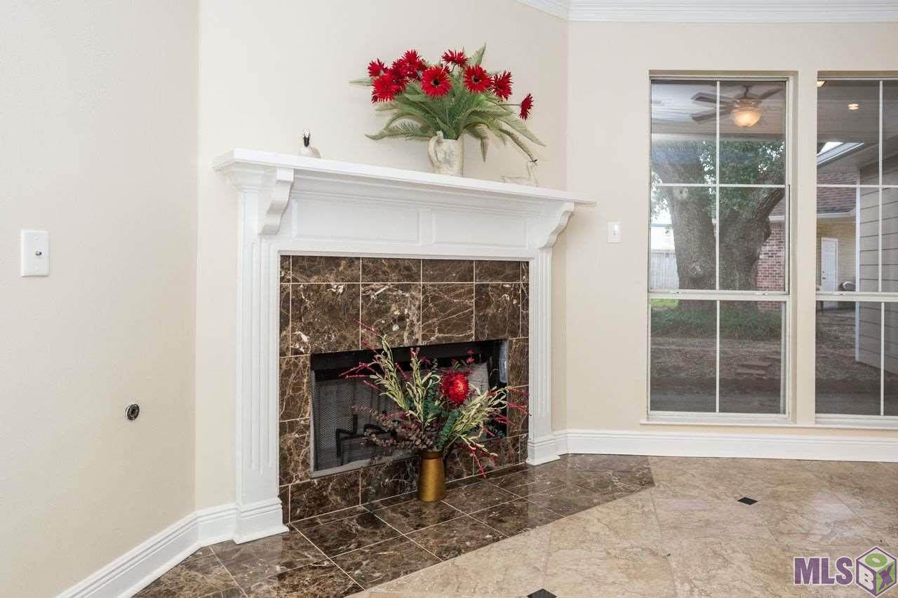 7837 Vennie Dr - Photo 1