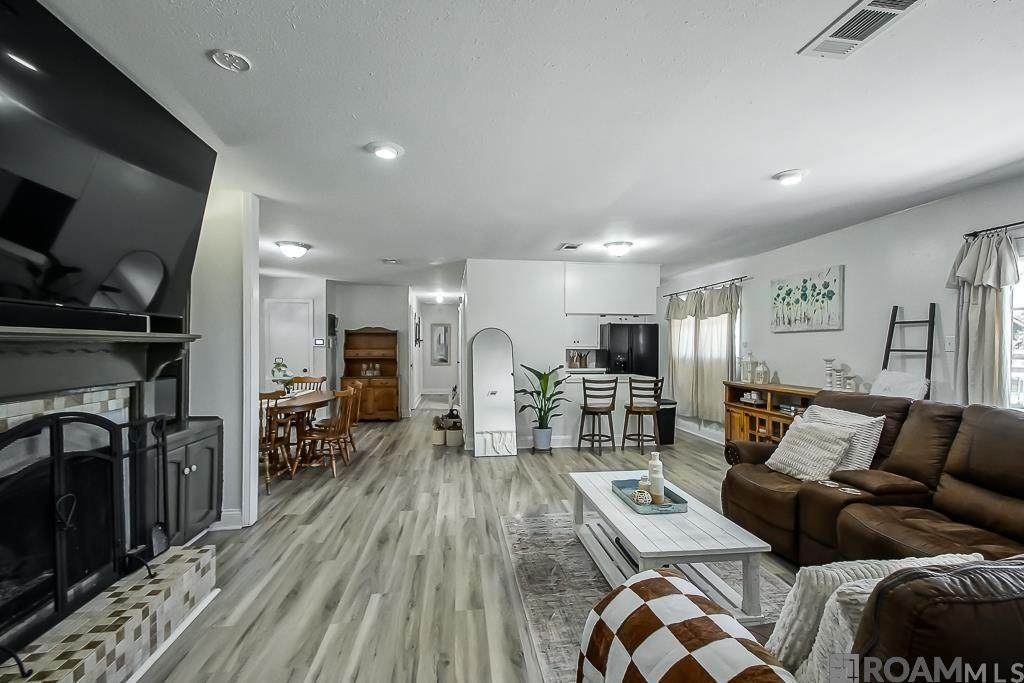 1004 Shirley Ave - Photo 1