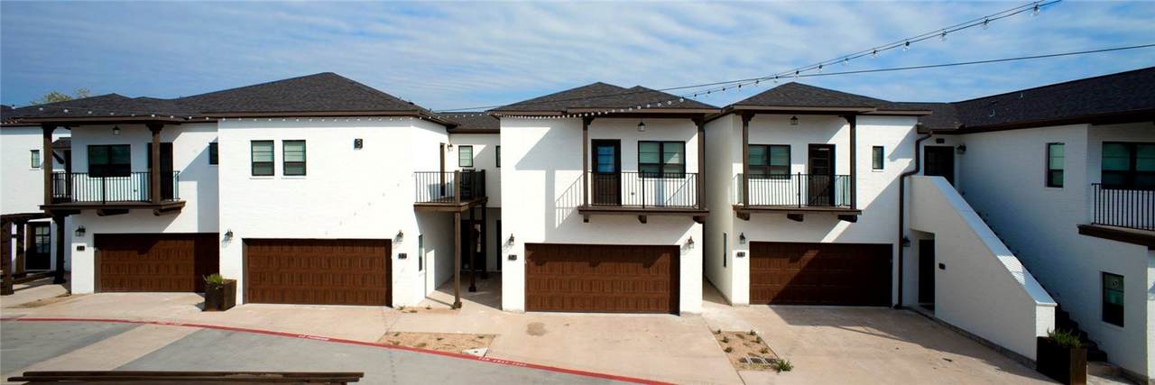 203 Brentwood Drive - Photo 1