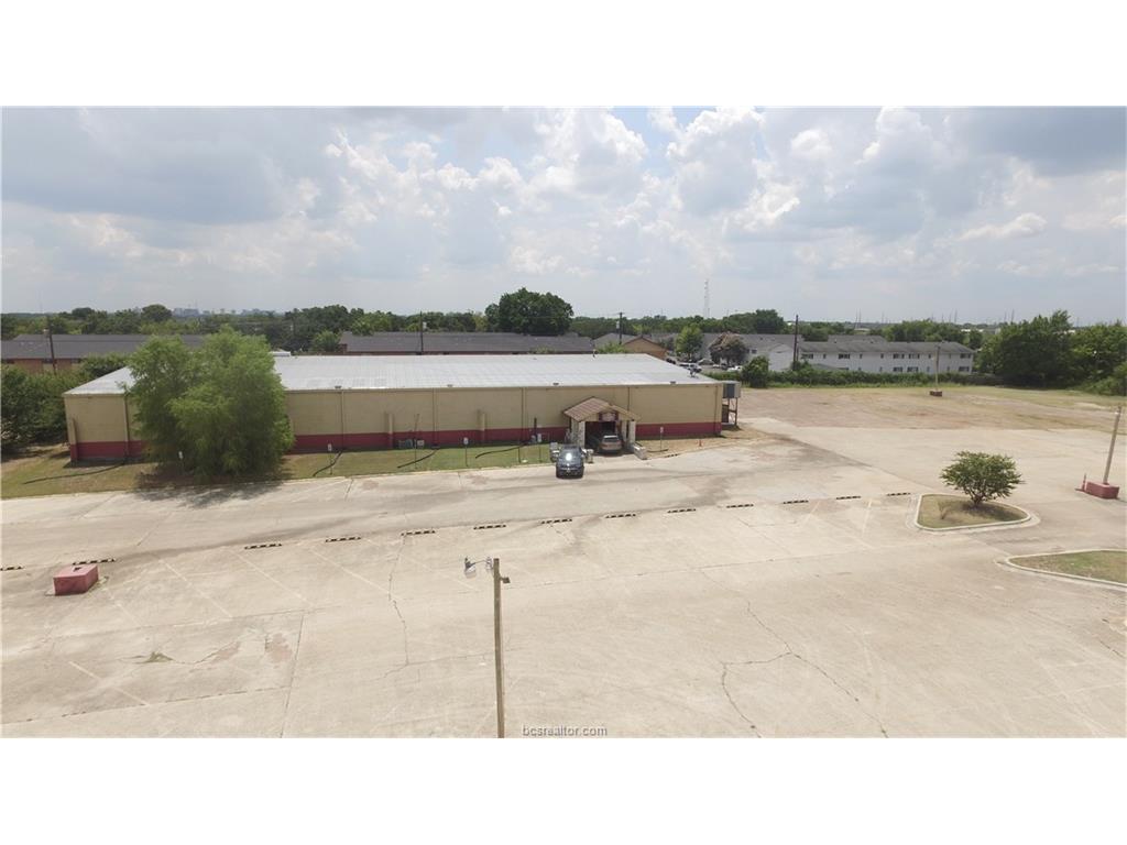 1600 College - Photo 1