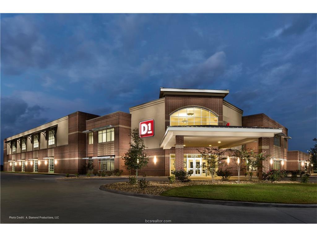 3121 University Drive - Photo 1
