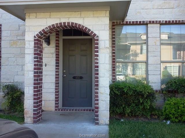 402 Forest Drive - Photo 1