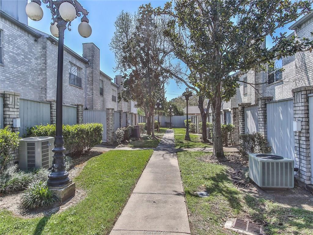 604 Wilcrest - Photo 1