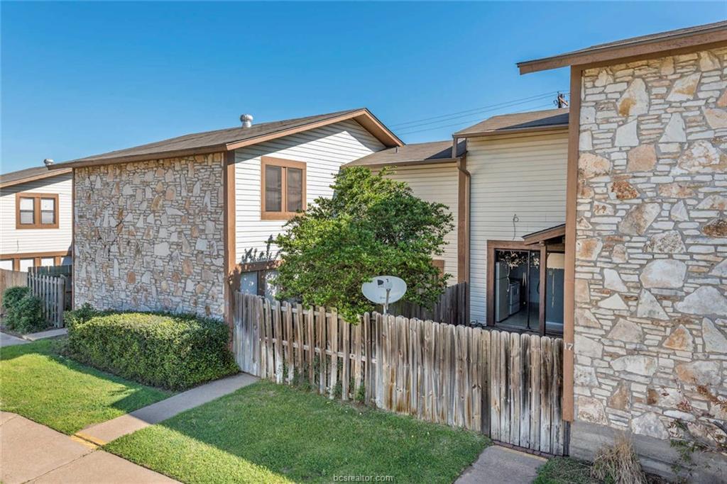 2411 De Lee Street - Photo 1
