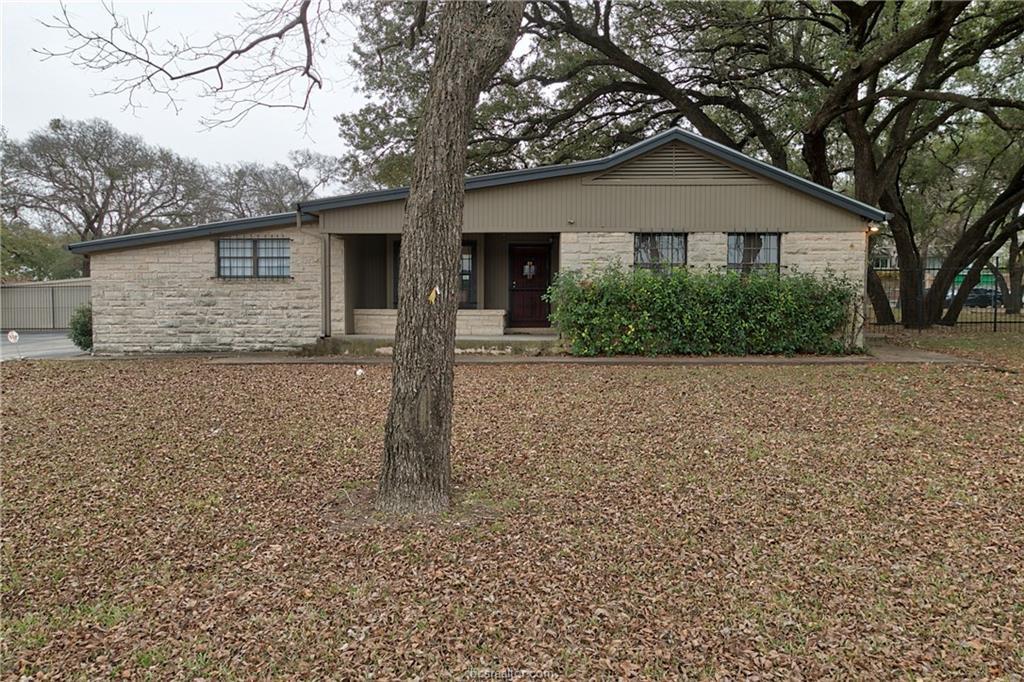8411 N Interstate 35 - Photo 1