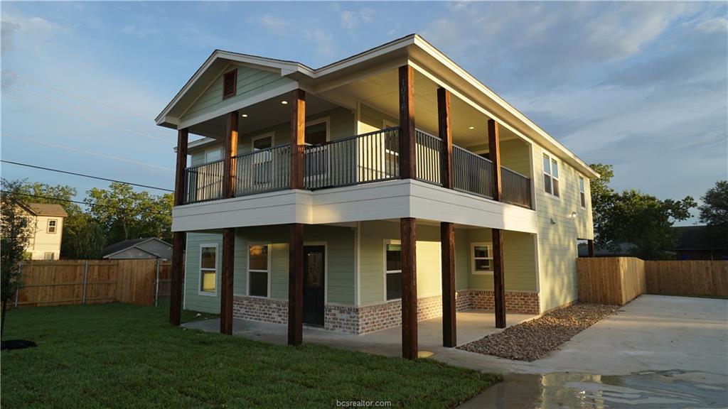 1016 Fairview - Photo 1