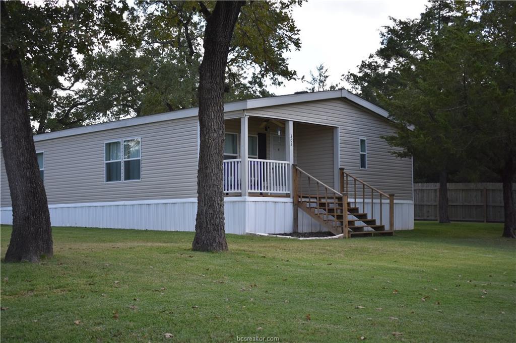302 Glennwood Circle - Photo 1