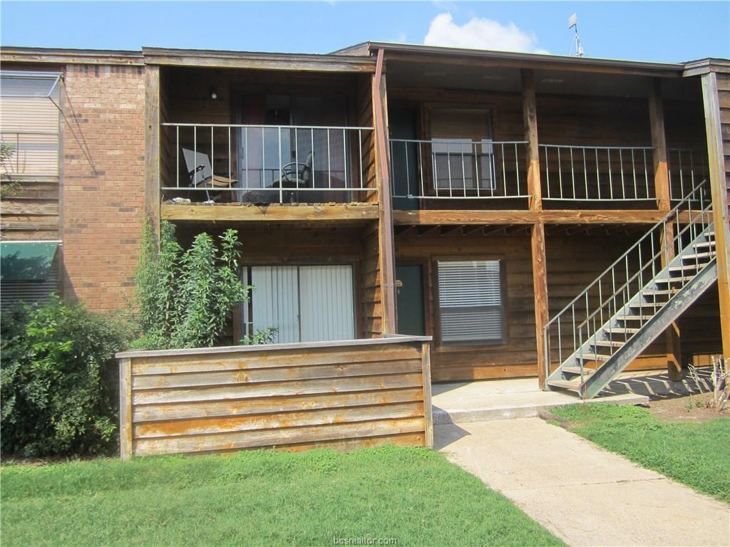 904 University Oaks - Photo 1