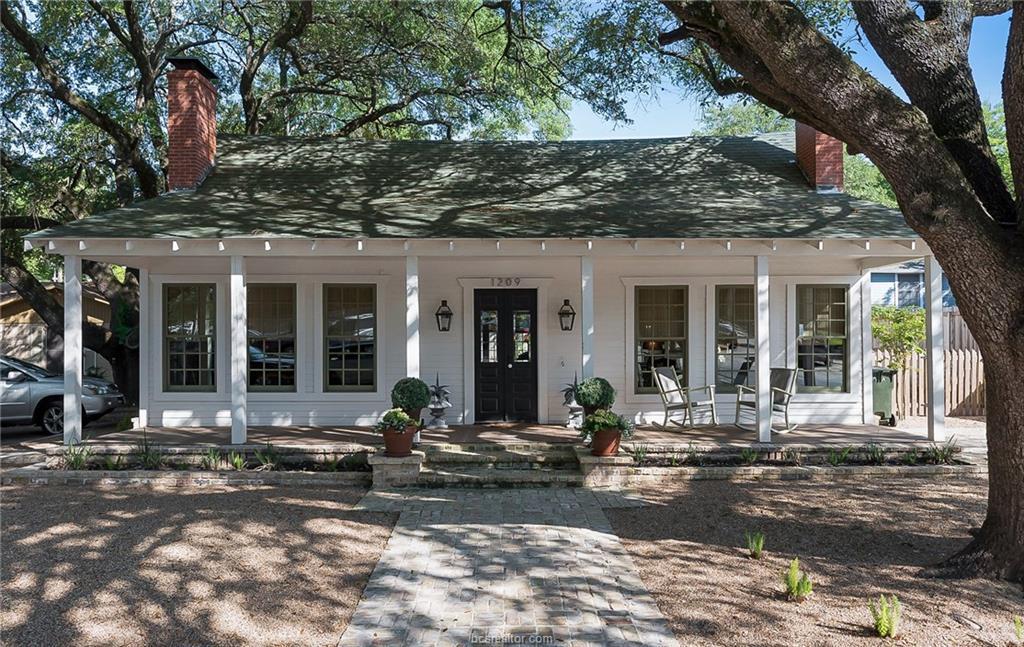 1209 Baker - Photo 1