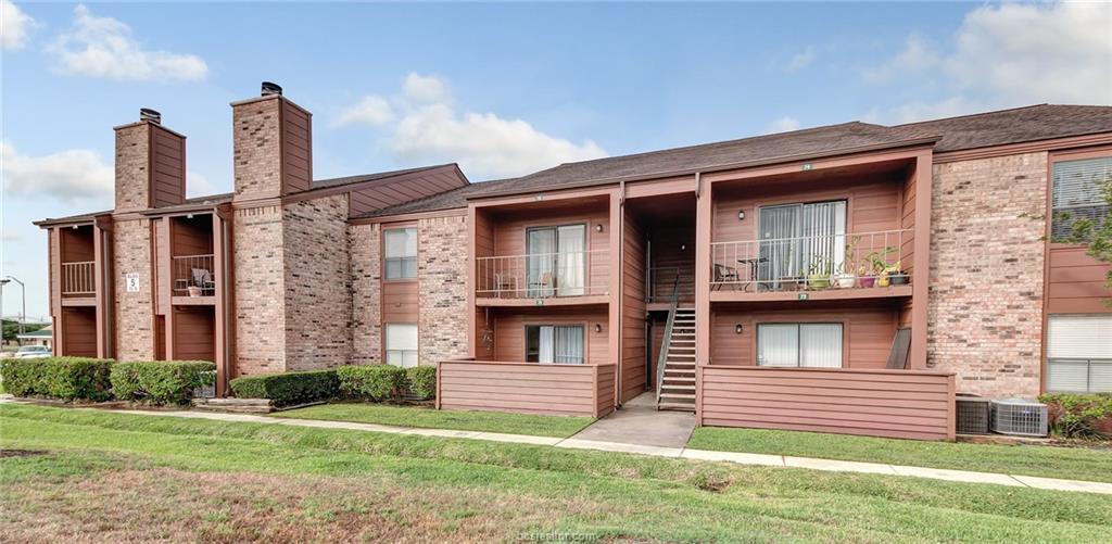 904 University Oaks - Photo 1