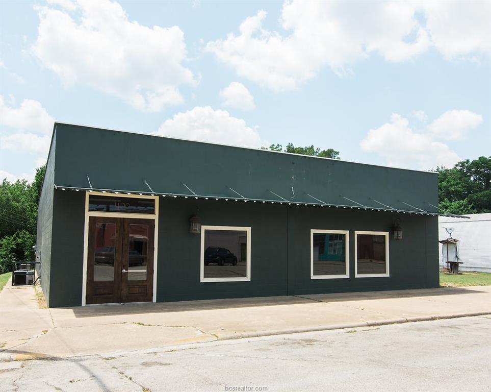 400 N Bryan Ave - Photo 1