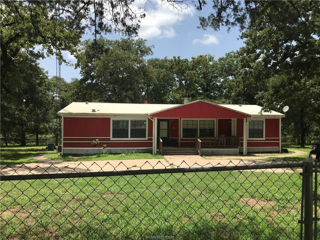 915 Lakeside Drive - Photo 1