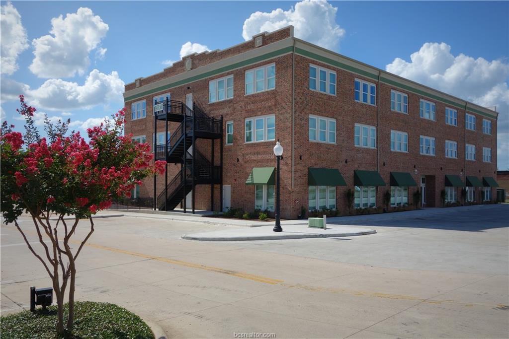 401 Main Street - Photo 1