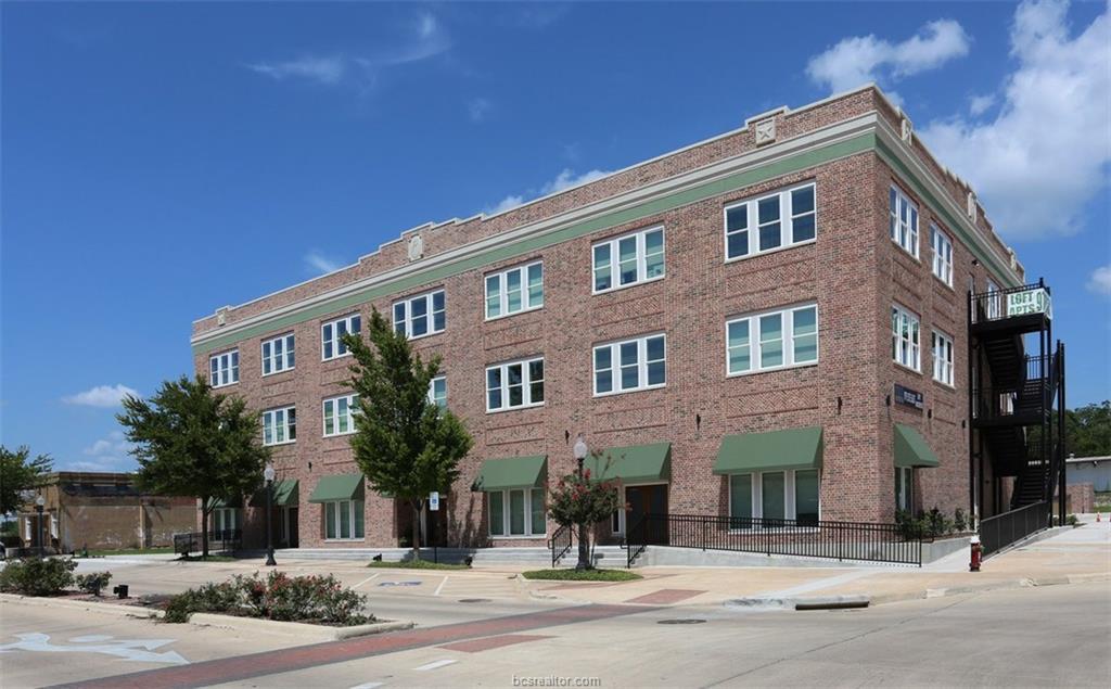 401 Main Street - Photo 1