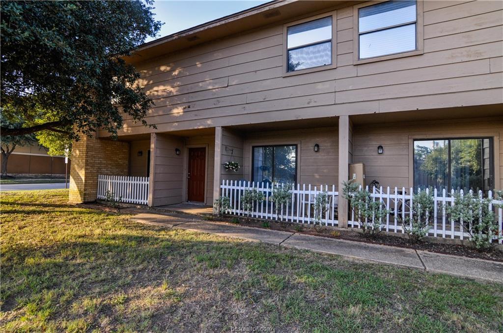 202 Lincoln Avenue - Photo 1
