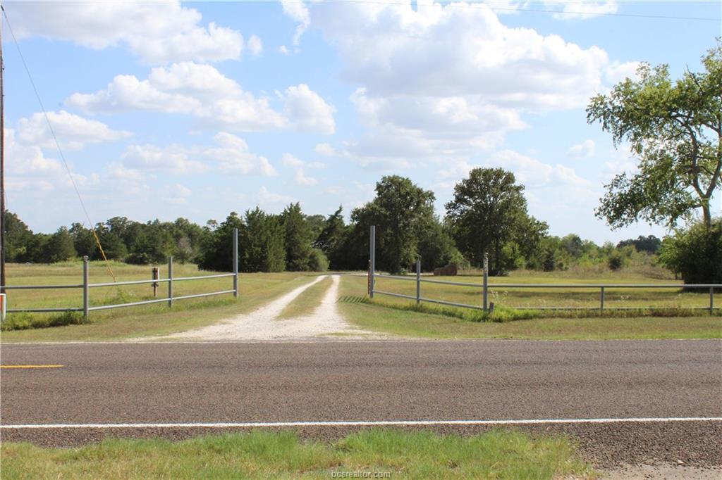 8789 Fm 1452 - Photo 1