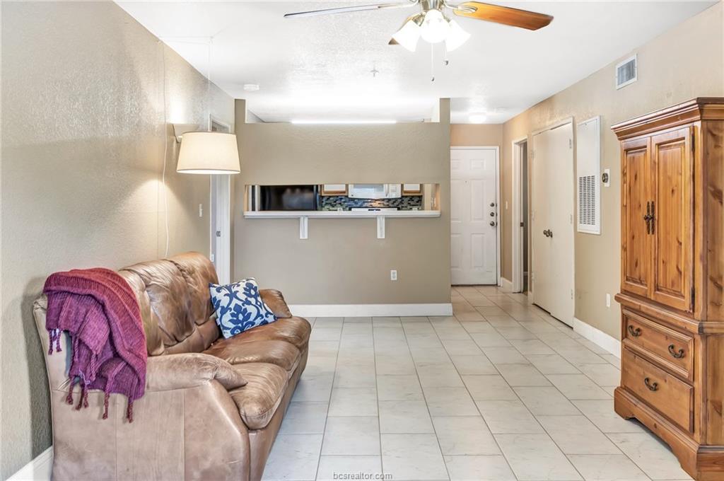 517 Southwest Parkway - Photo 1