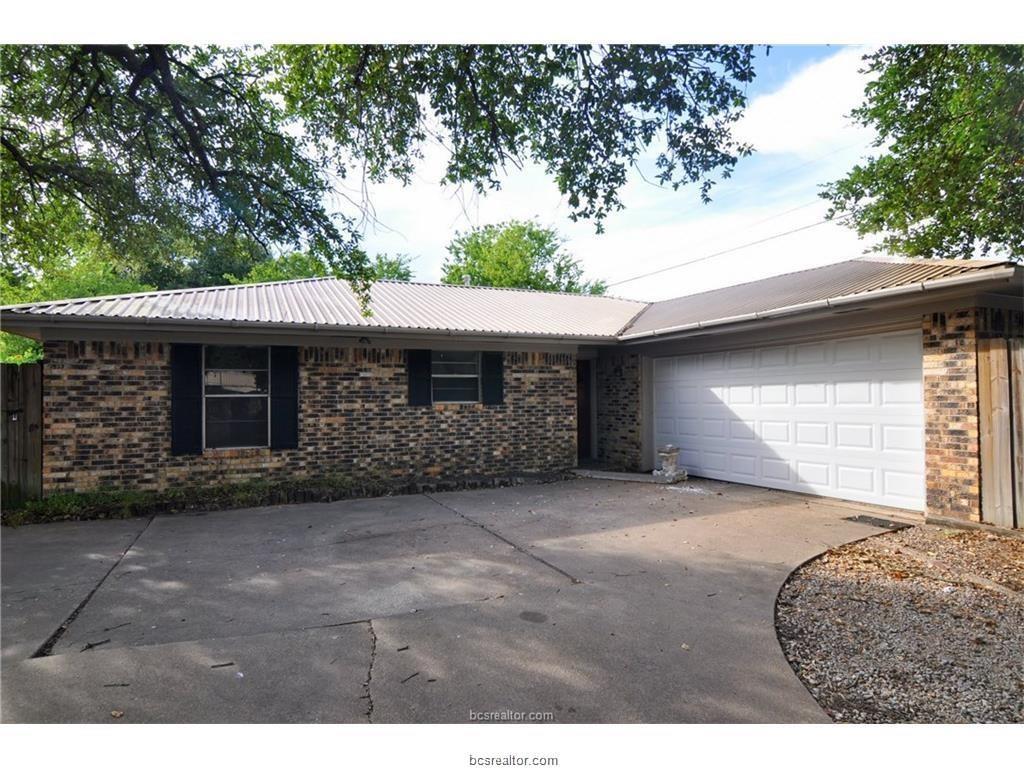 1407 Holleman - Photo 1