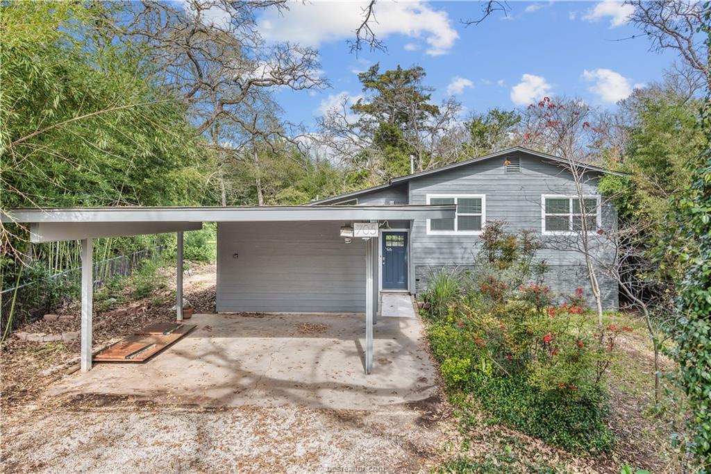 705 Gilchrist Avenue - Photo 1