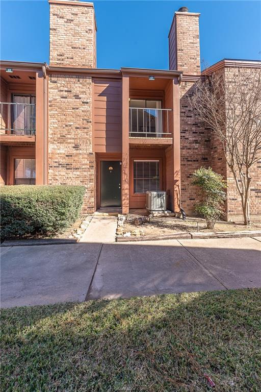904 University Oaks - Photo 1