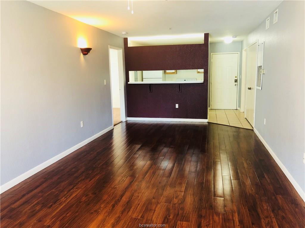 521 Southwest Parkway - Photo 1